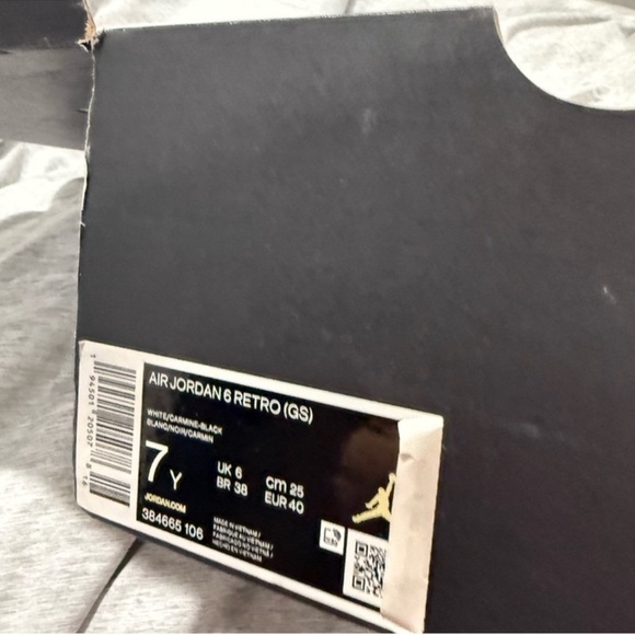 Jordan Air 6 Retro in White and Black - Picture 4 of 5